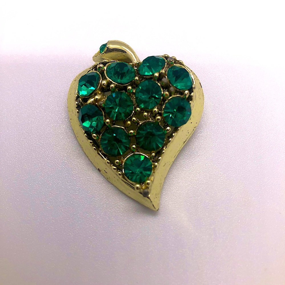 Vintage Green Rhinestone Apple Goldtone Pin Brooch